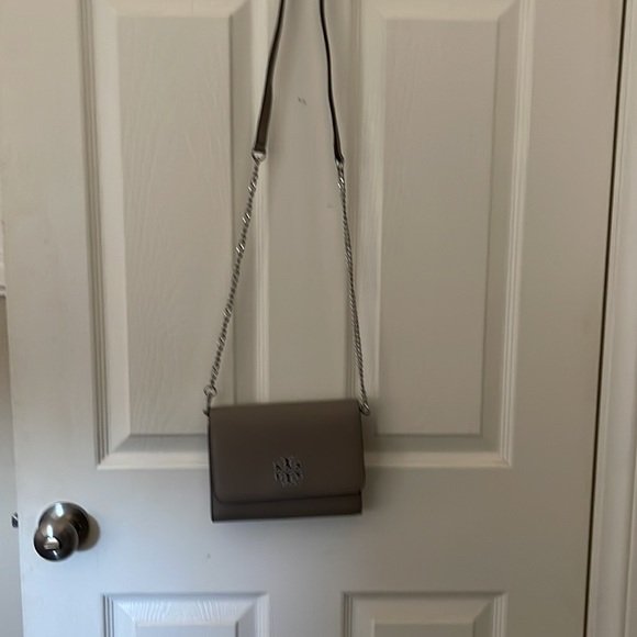 Tory Burch Britten Chain Wallet- only used a few times - Picture 11 of 12